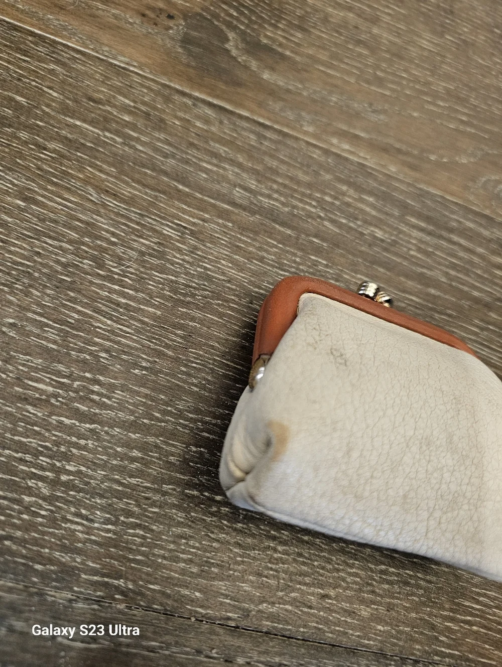 Dooney & Bourke Vintage White Pebbled Leather Coin Purse - Picture 7 of 10
